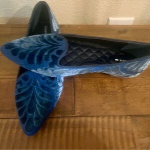 EUC Birdies The Sparrow Embroidery Ocean Blue Velvet size 6.5